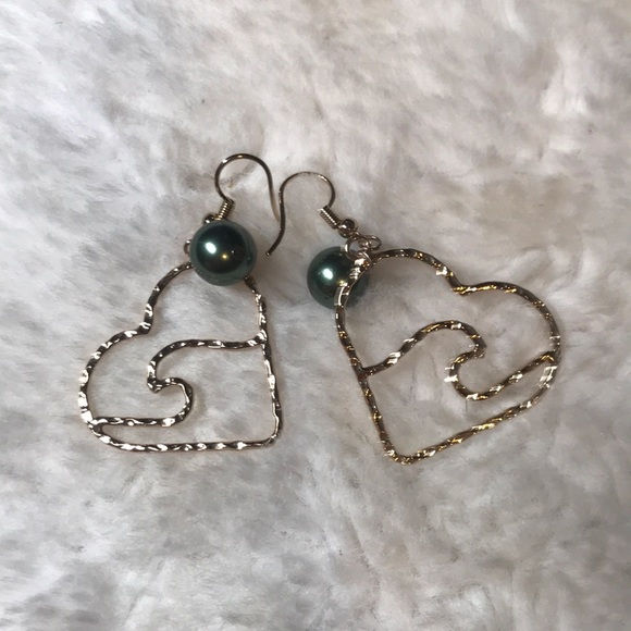 Jewelry - 2/$25 🐸 Hawaiian earring, gold. New condition.